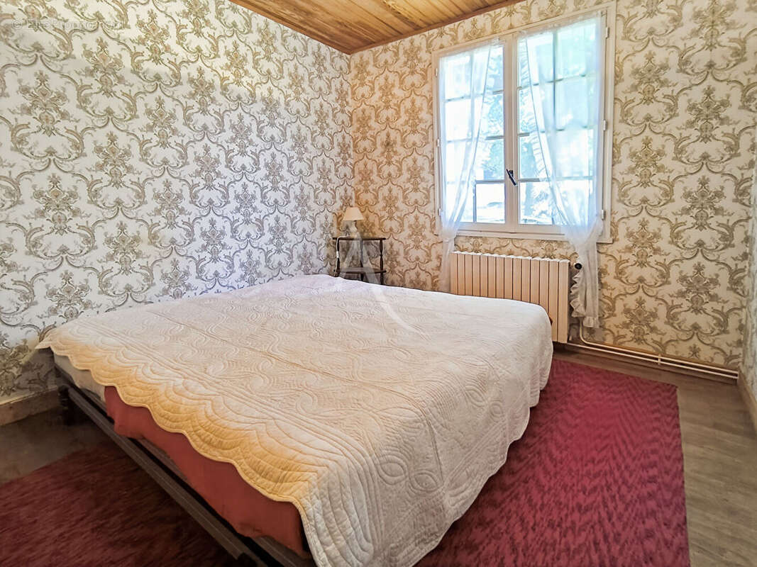 Maison à MONTGESTY