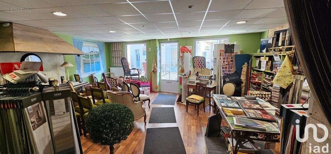 Photo 3 - Commerce à CHINON