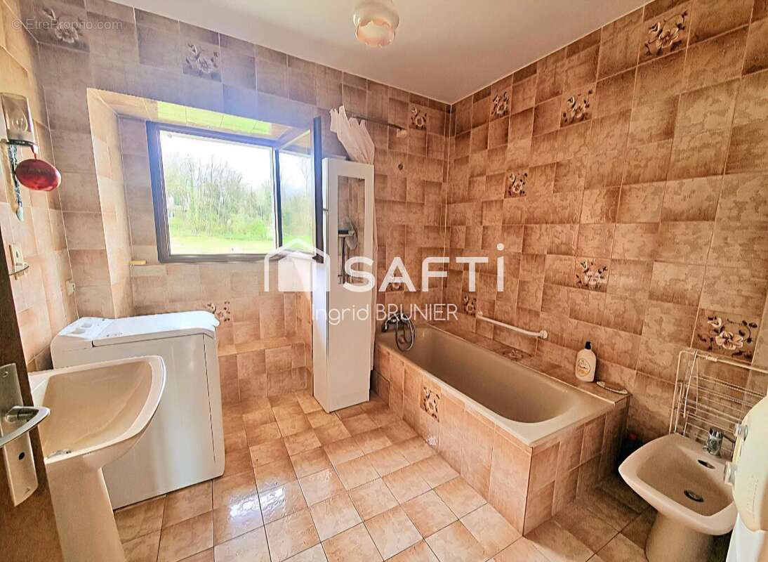 Photo 9 - Maison à SAINT-PIERRE-DE-CURTILLE