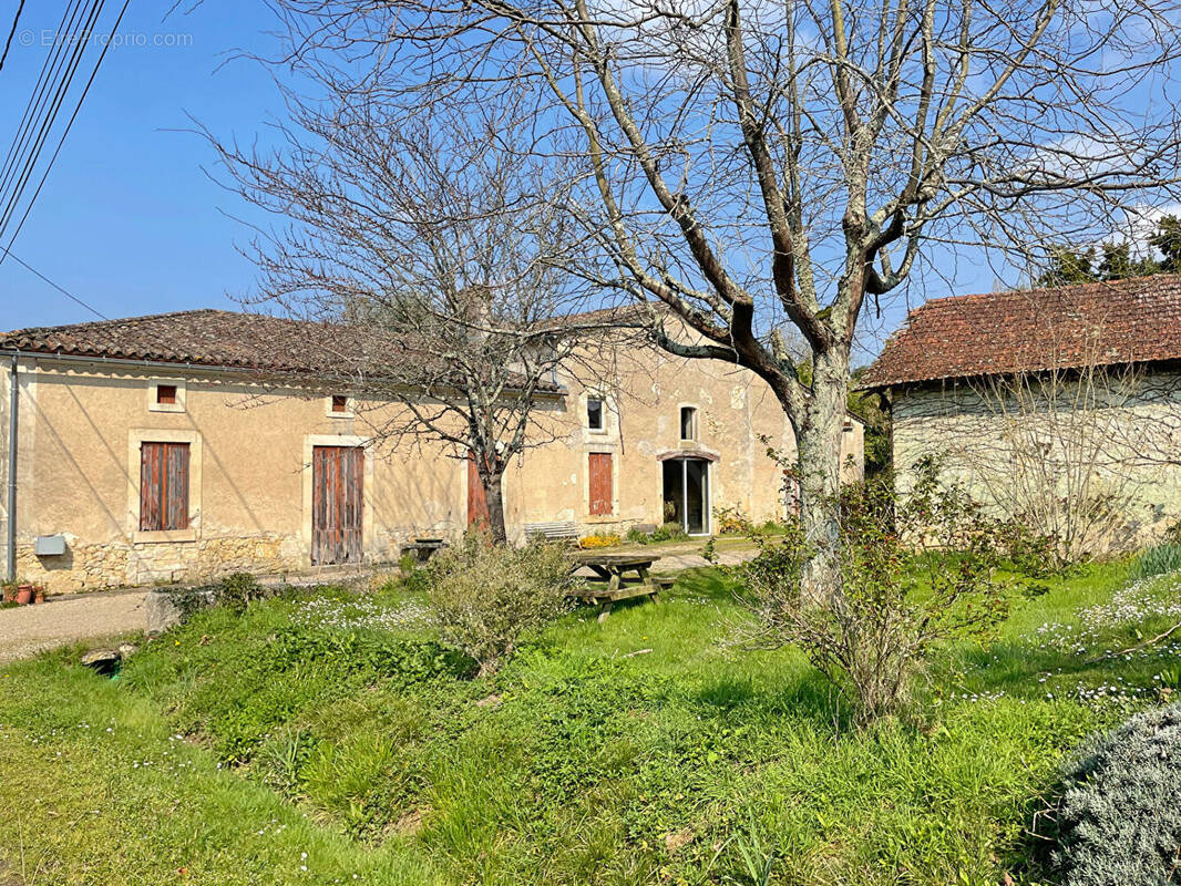 Maison à PUJOLS