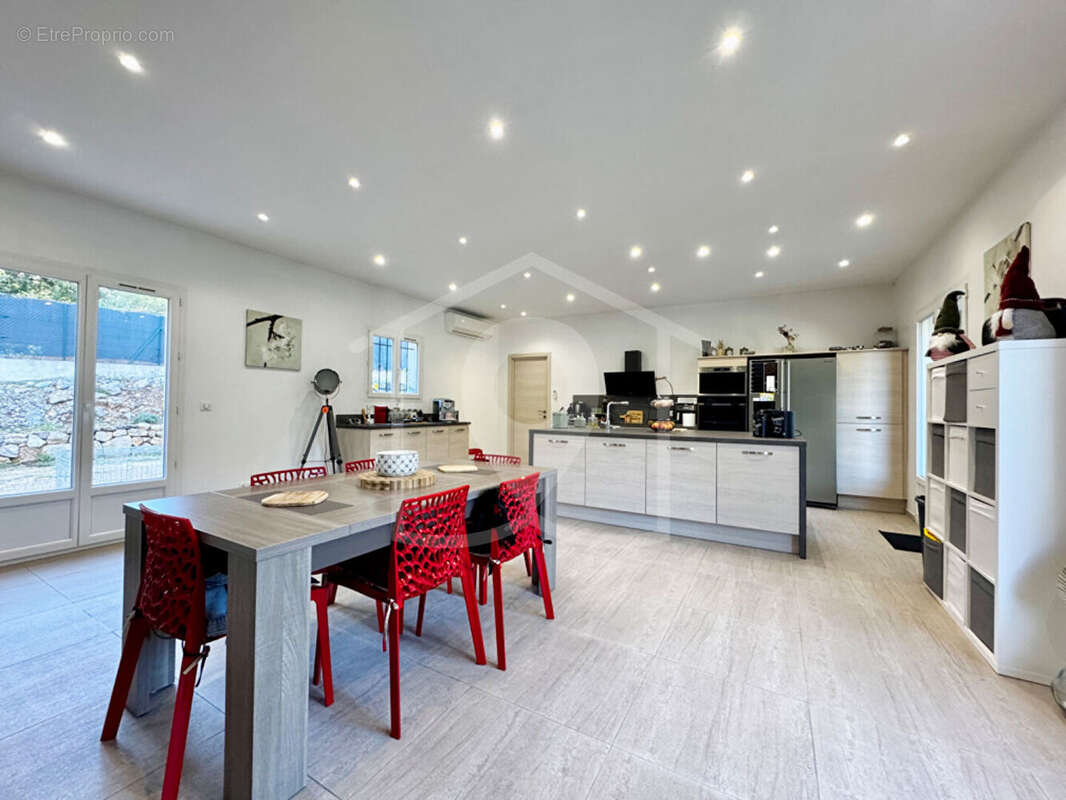 Maison à MONTAUROUX