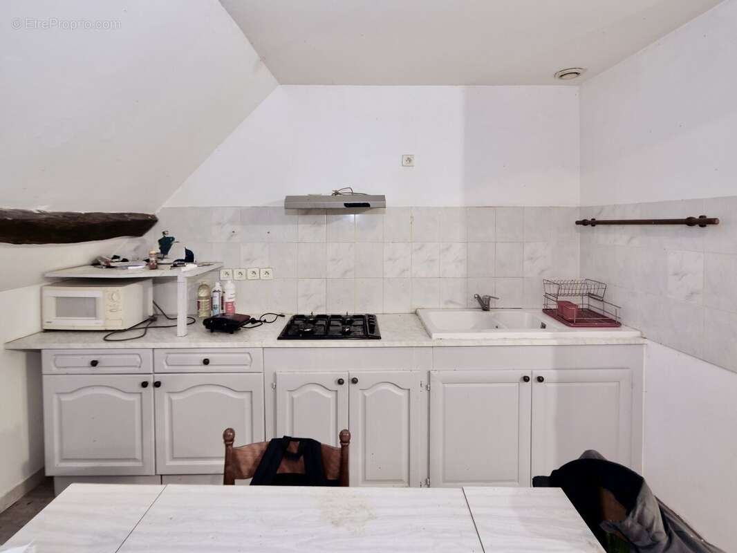 Studio 1er étage (espace cuisine) - Appartement à BRIENON-SUR-ARMANCON