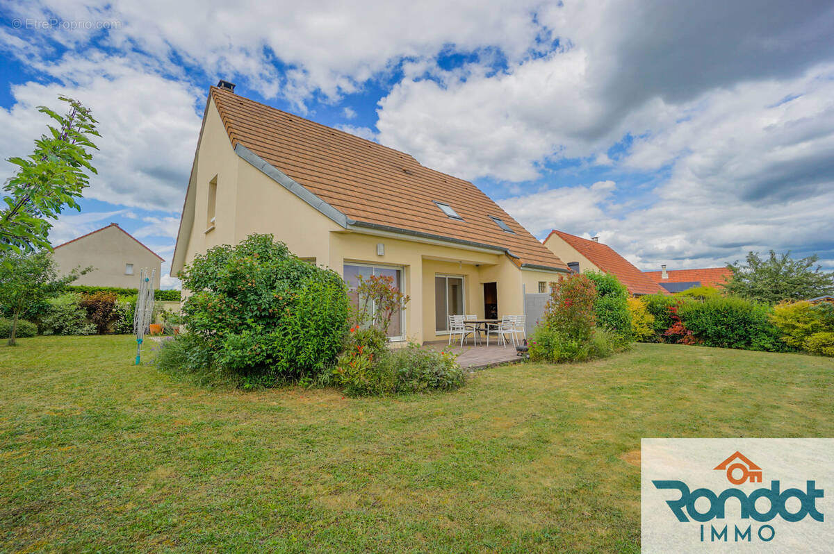 Maison à IS-SUR-TILLE