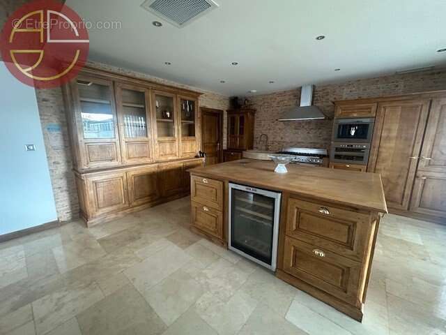 Commerce à LESPINASSE