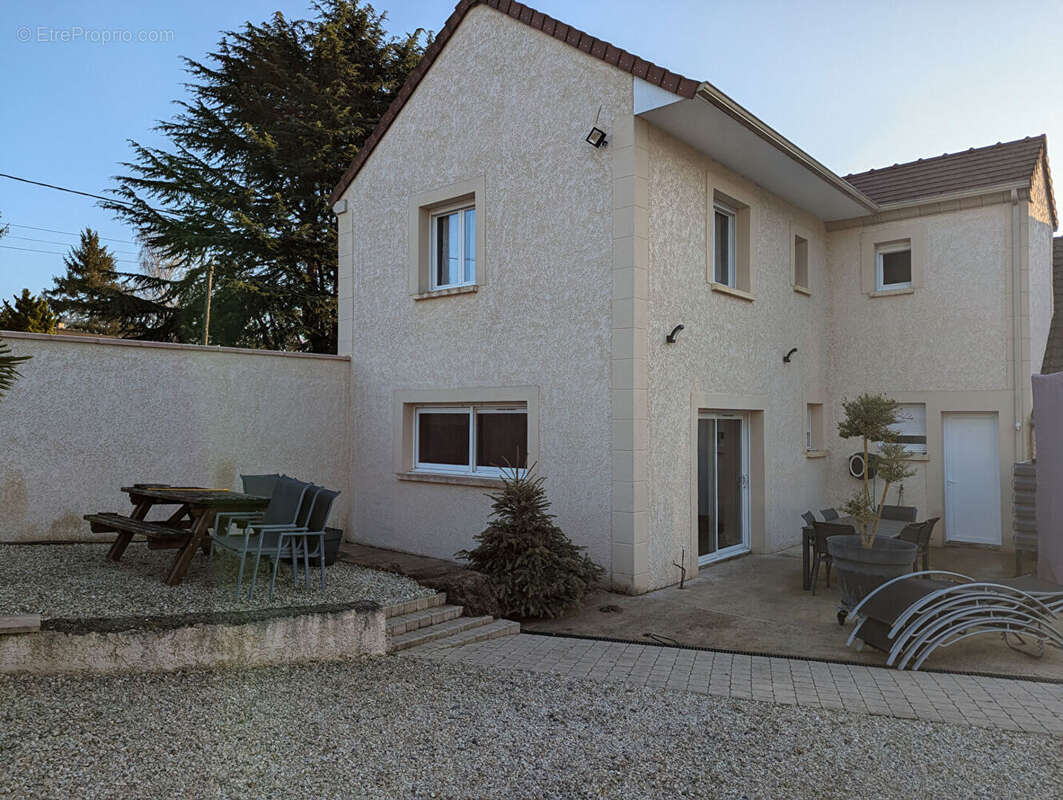 Maison à LA GUERCHE-SUR-L&#039;AUBOIS