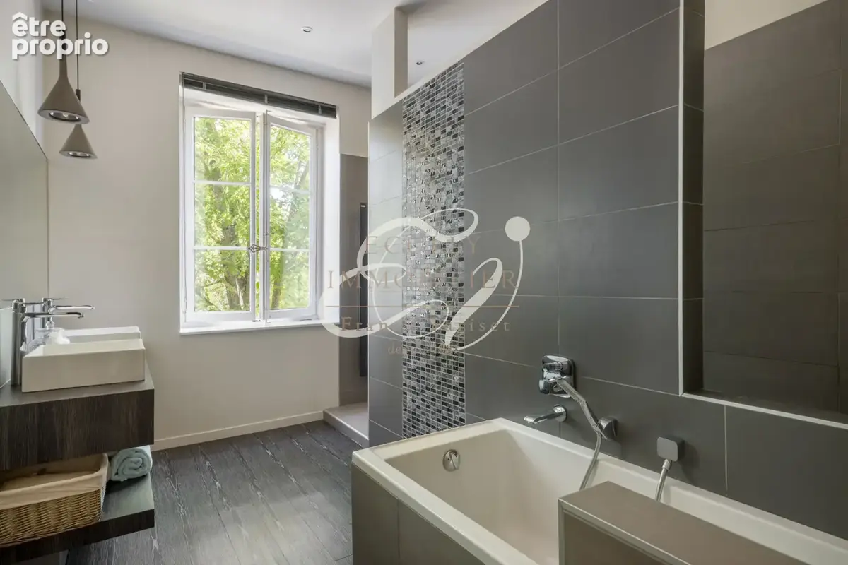 Vente ecully 69130 maison ancienne 11 pieces beaucoup de charme calme belles prestations - photo 11