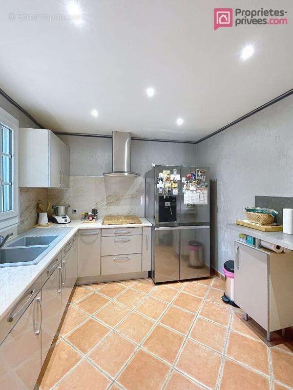 VILLA 115 m²  - TERRAIN 2 136 m² - Double salon - Carport -Fort potentiel - Saint Maximin la Sainte Baume 83470 - photo 13