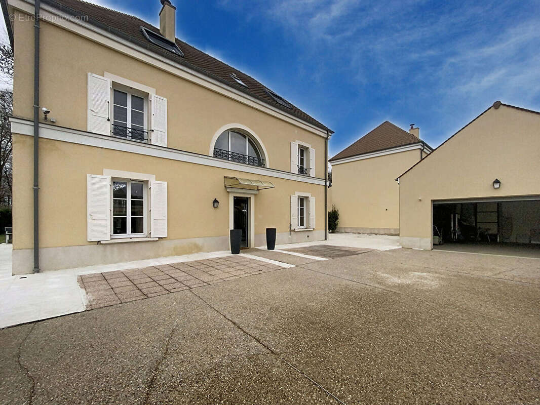 Maison à BAILLY-ROMAINVILLIERS