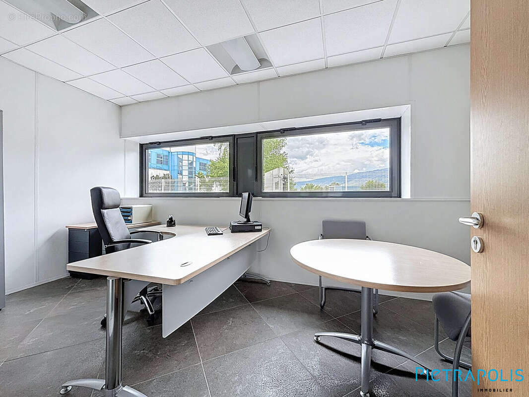 Commerce à SAINT-GENIS-POUILLY