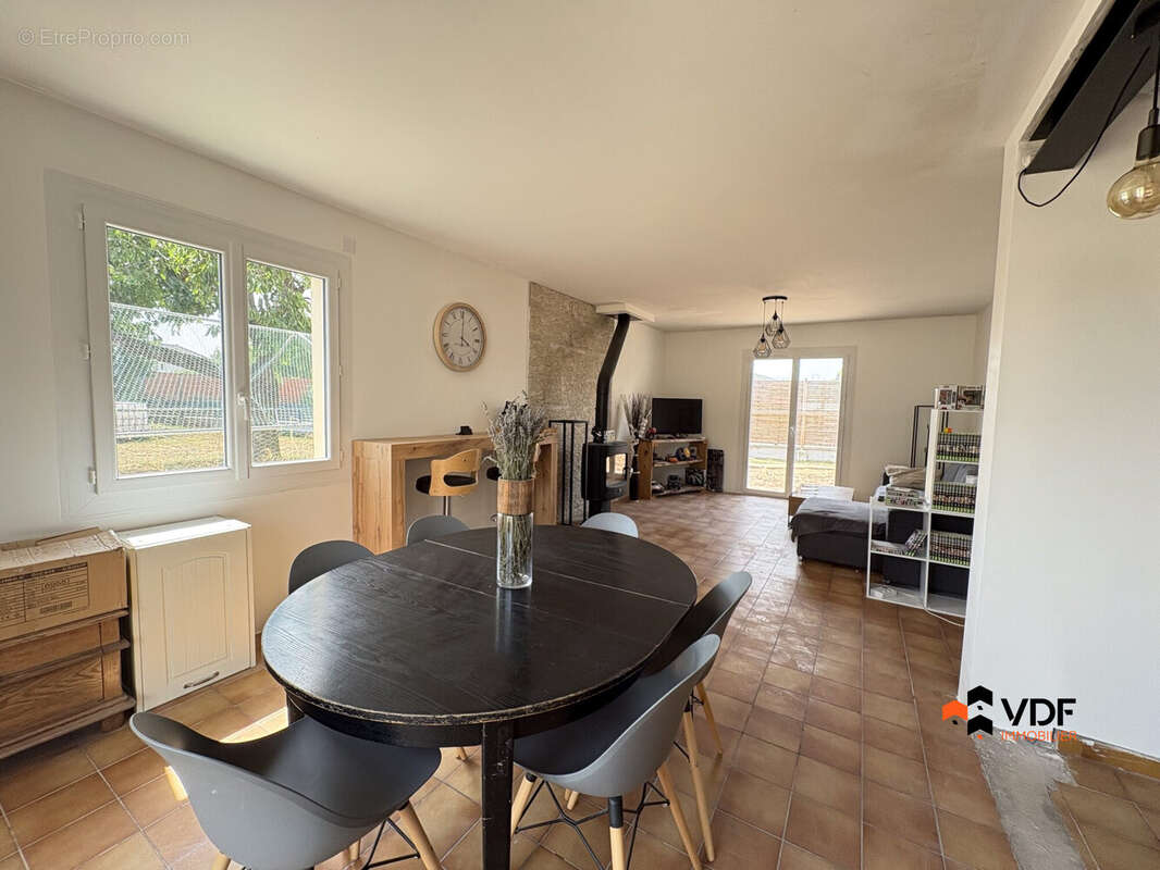 Maison 120 m² à Briennon  - photo 6
