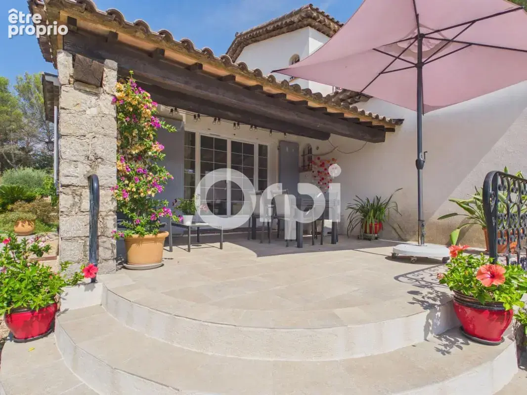 Double garage - hyper calme - grand terrain plat - piscine - pool house - photo 8