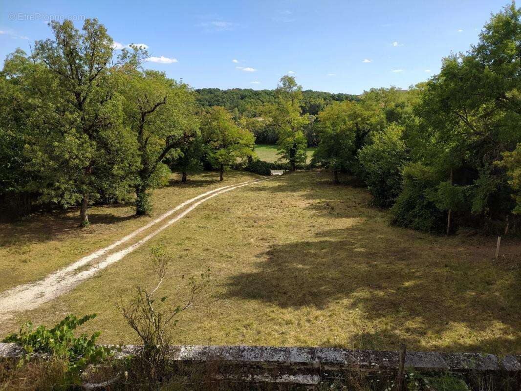 Maison à VILLEBOIS-LAVALETTE