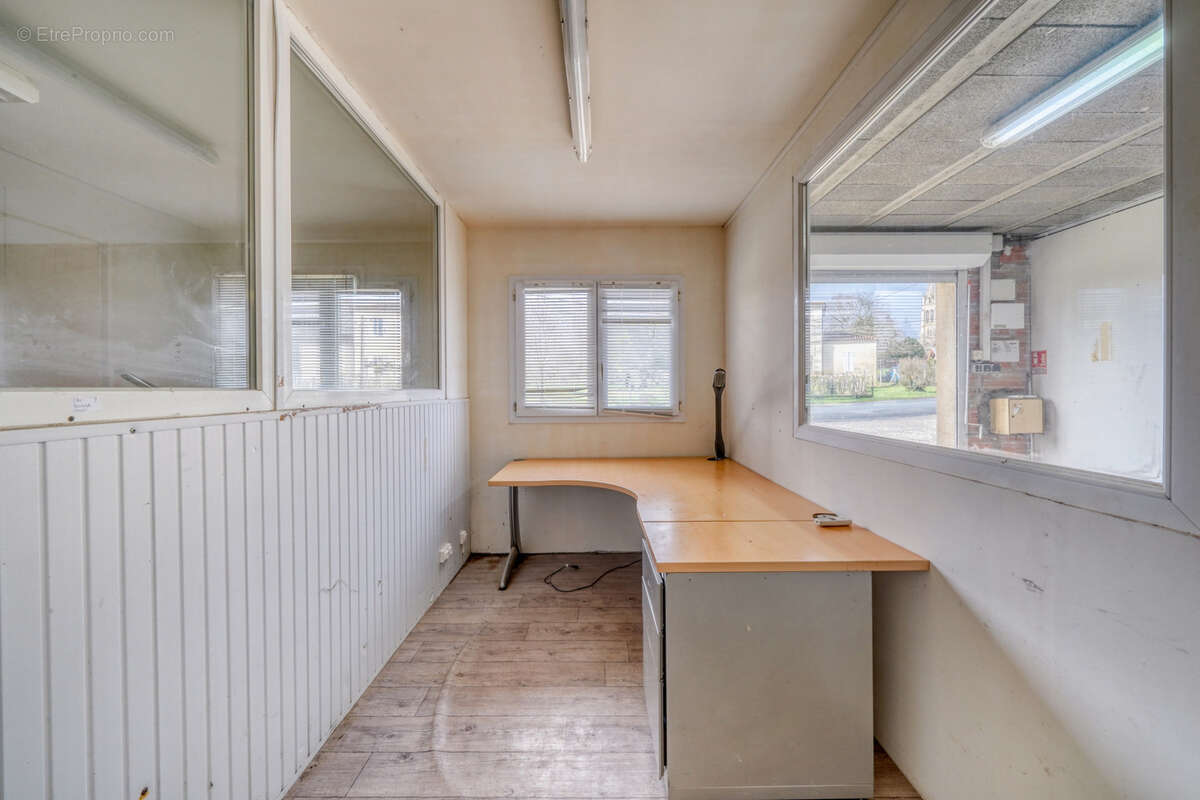 Commerce à MARANSIN