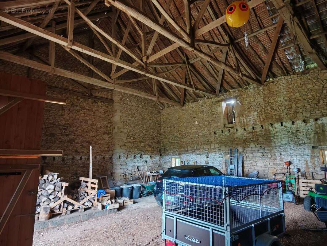Intérieur grange - Maison à EXCIDEUIL