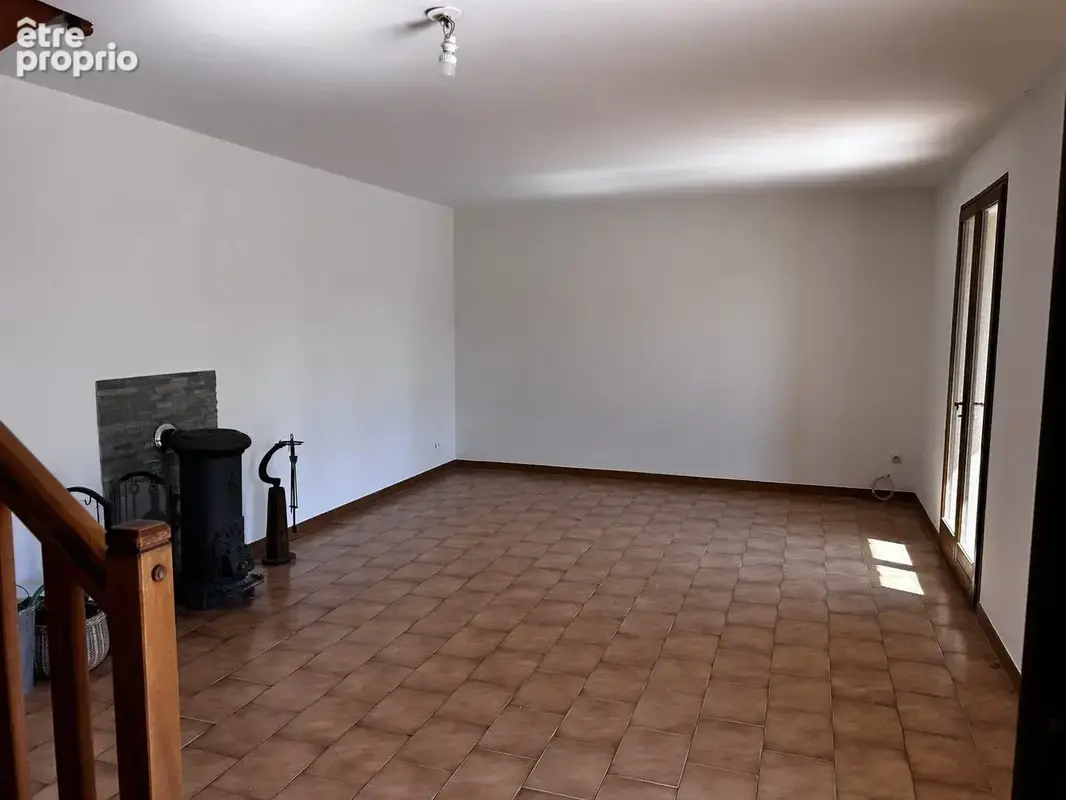 maison 4 chambres +bureau sur 750 m² - photo 3