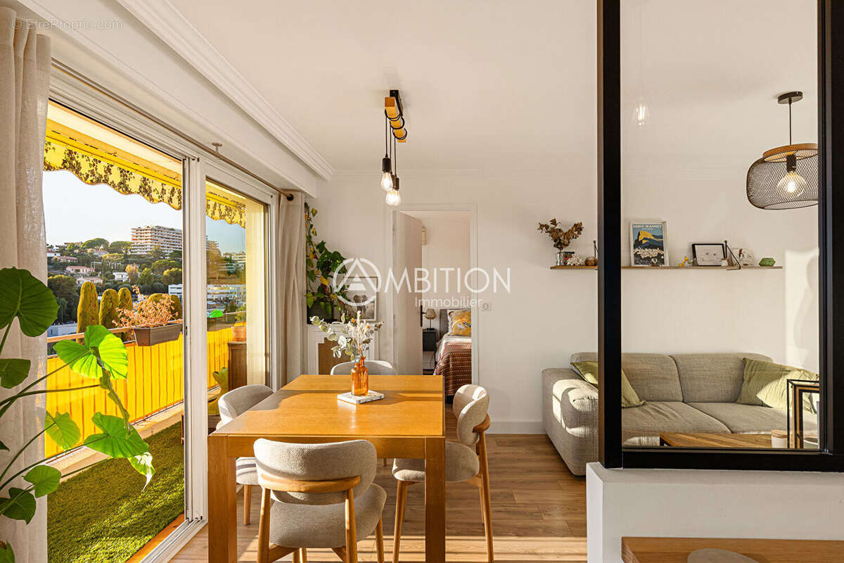 Appartement à LE CANNET