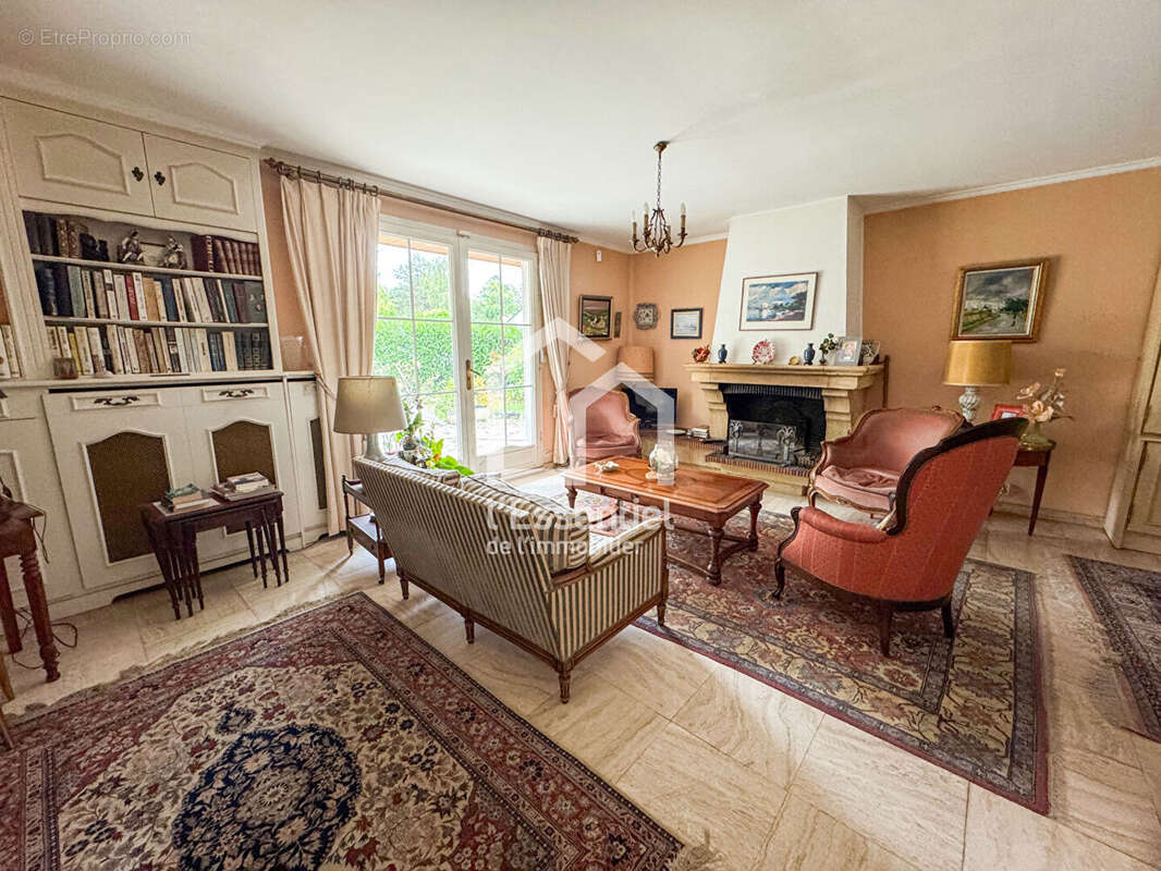 Maison à VERNEUIL-SUR-SEINE