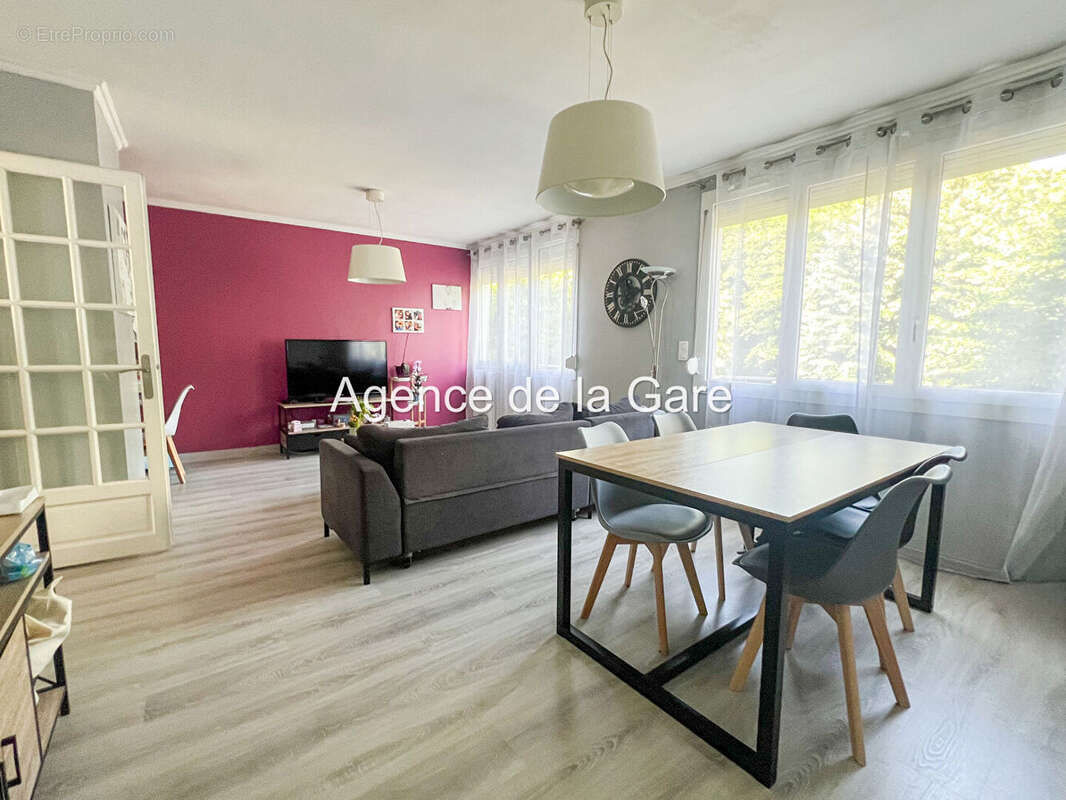 Appartement à HOUILLES
