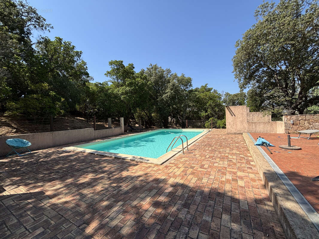 Villa avec vue mer panoramique édifiée sur un terrain de plus de 4150m2 avec piscine. - photo 21