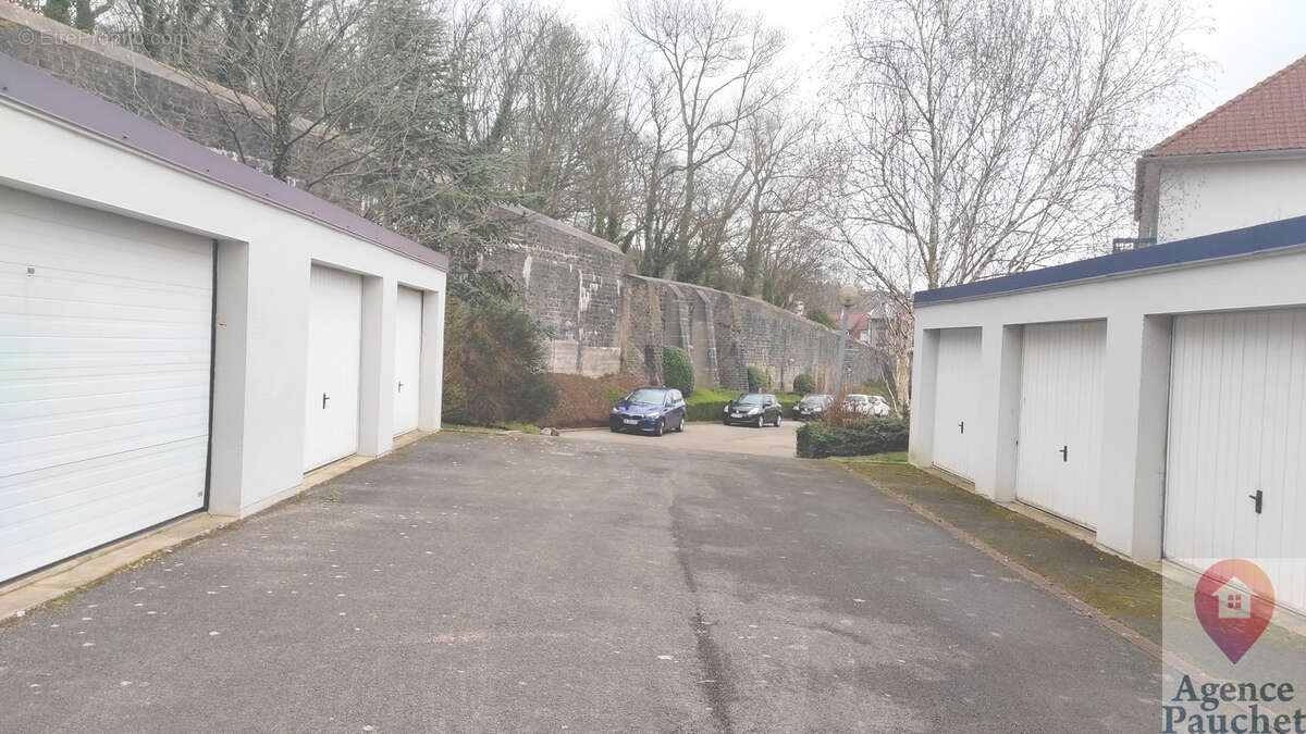 Parking à SAINT-MARTIN-BOULOGNE