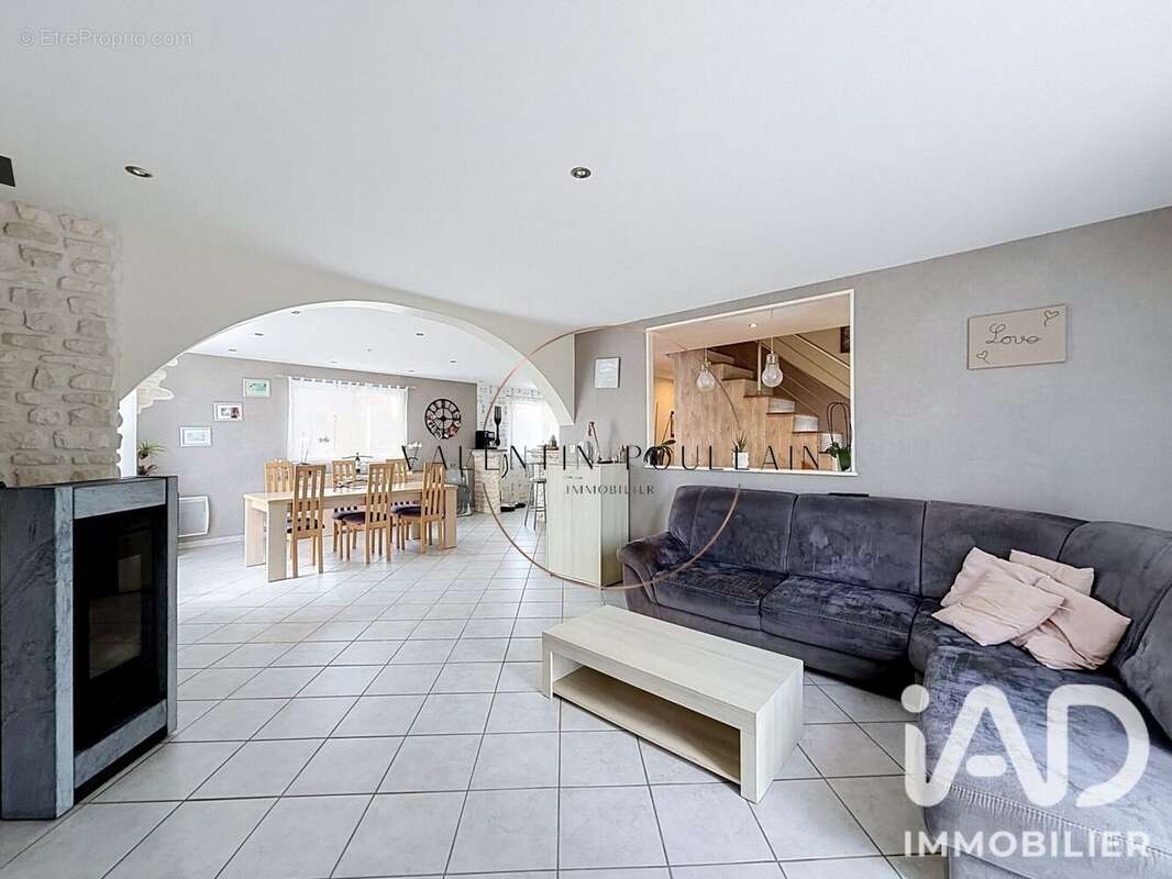 Maison 143 m² à Le Mesnil-Angot  - photo 5