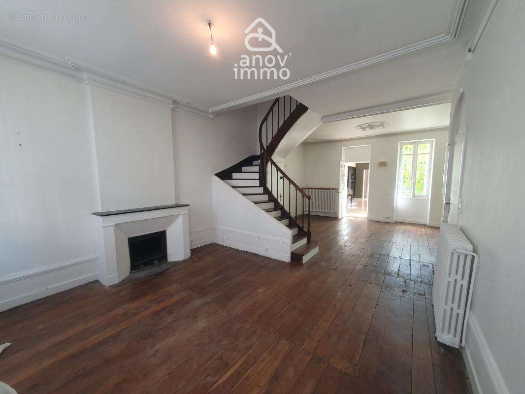 Centre ville, belle maison de 196m2 5/6 ch, jardin - photo 3