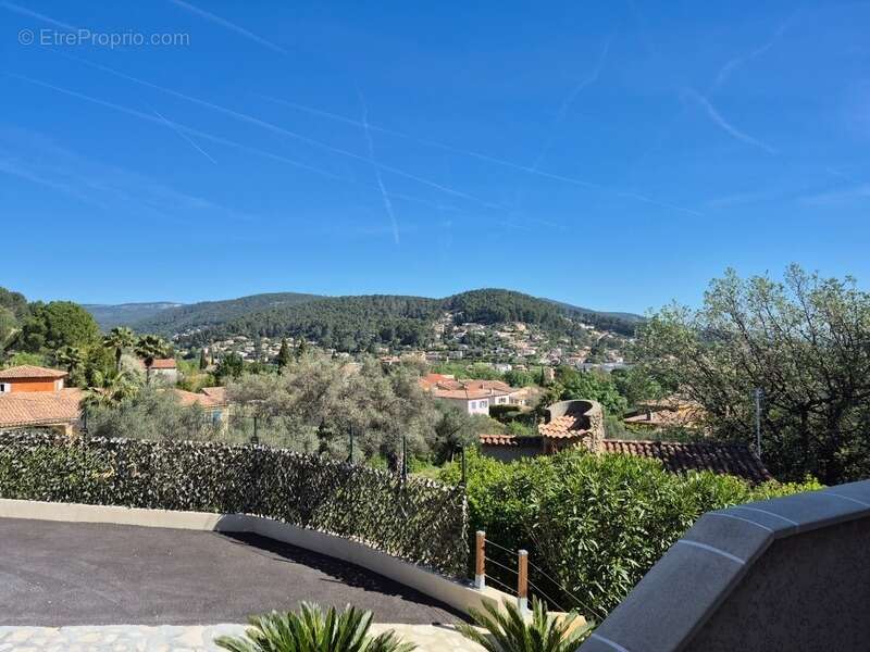 Maison à SOLLIES-VILLE