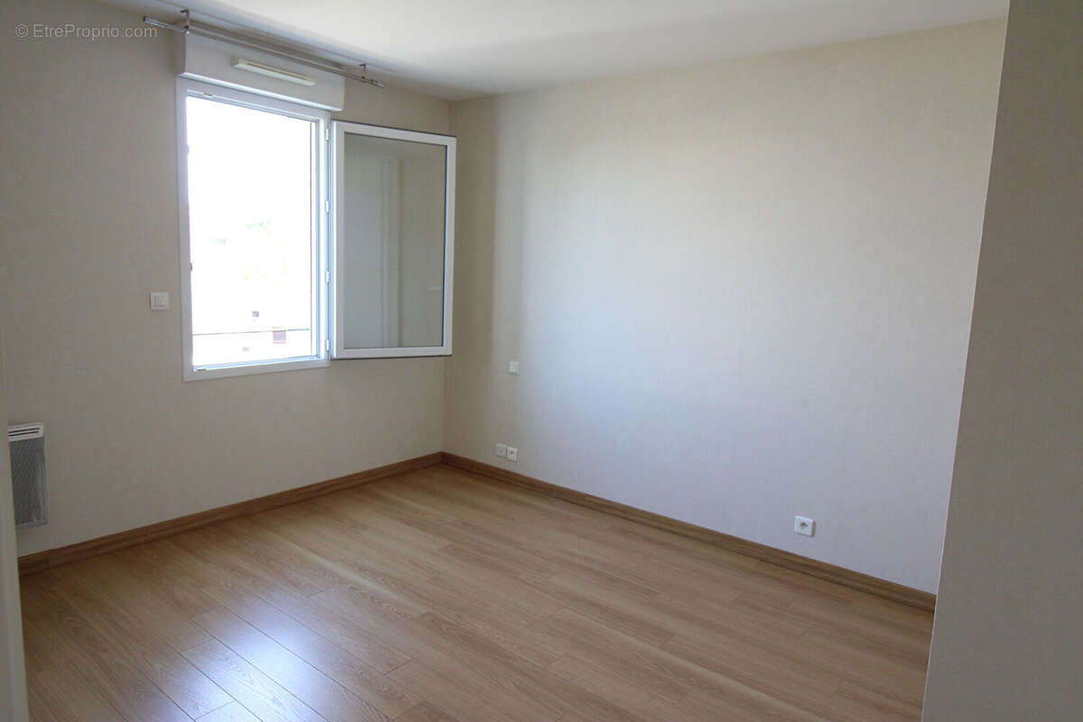 RENNES Lorient - St Brieuc - Appartement T2 avec balcon, garage, ascenseur - photo 5