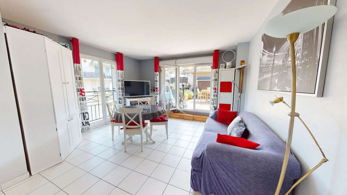 Appartement à VILLENEUVE-LA-GARENNE