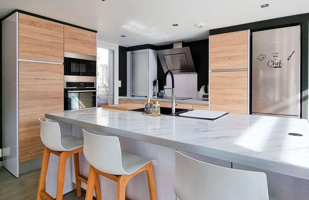 Maison à SAINT-HILAIRE-DE-BRETHMAS