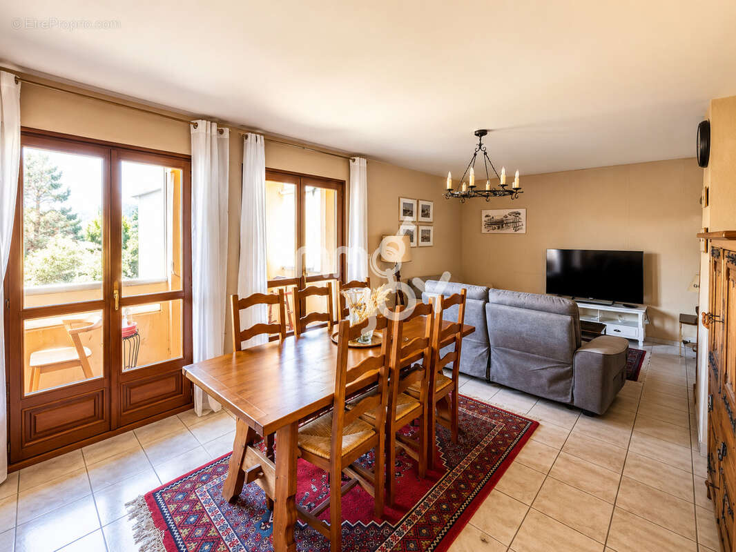 Appartement 5 pièces de 105 m2 à 2 minutes à pied de la mer et du port de Fréjus - photo 2