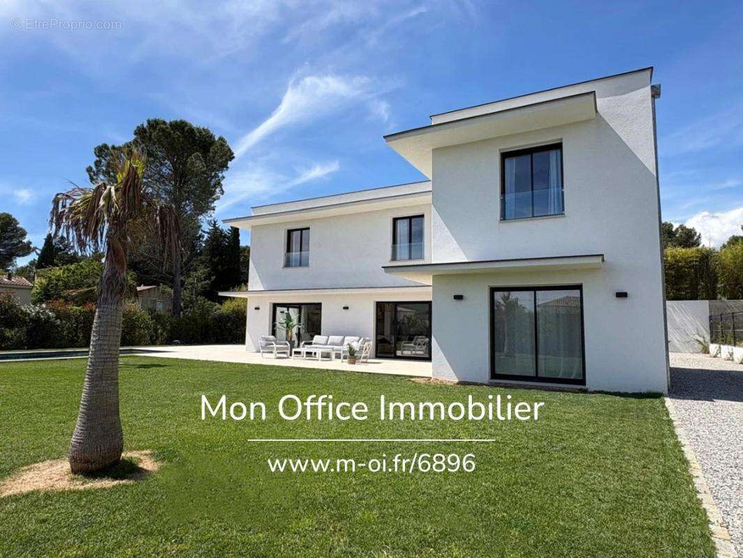 Maison à VENTABREN