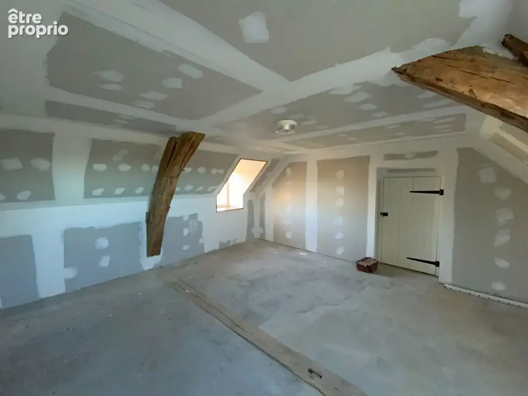 AUXY - Maison de village de 141 m² hab. (3 chambres) avec dépendance et garage. - photo 10
