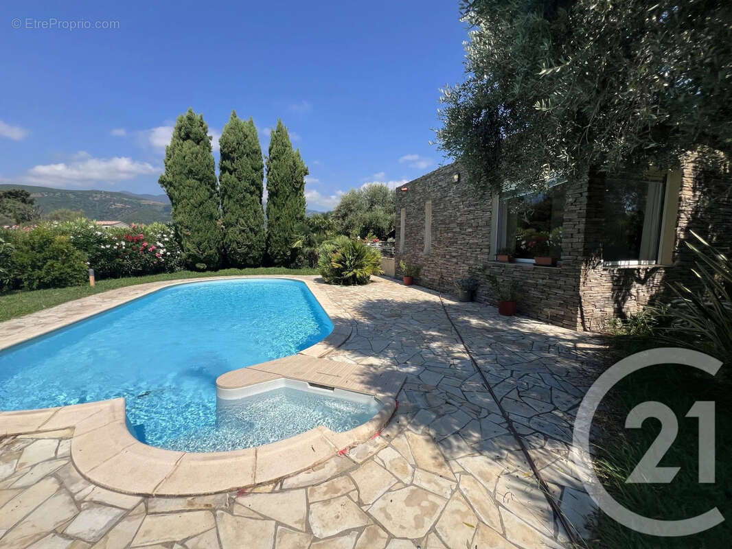 Maison 212 m² à Lucciana  - photo 4