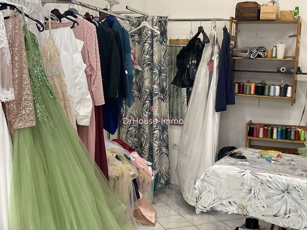 Commerce à PARIS-9E