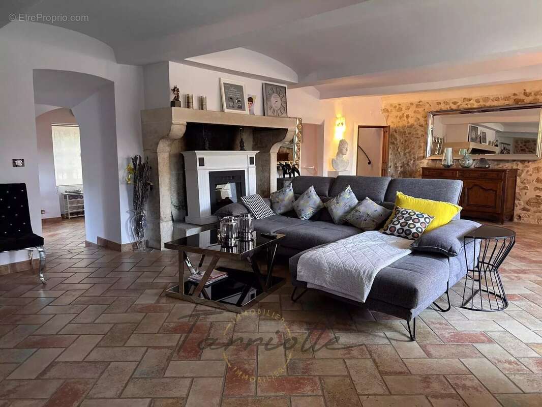 Maison à MONTELIMAR