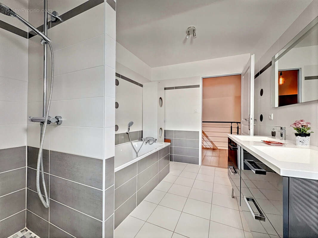 Maison à COULONGES-SUR-L&#039;AUTIZE