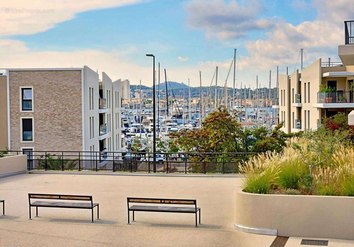 Grand appartement t3 avec terrasse et vue port a vendre a saint-mandrier / pin rolland - photo 3