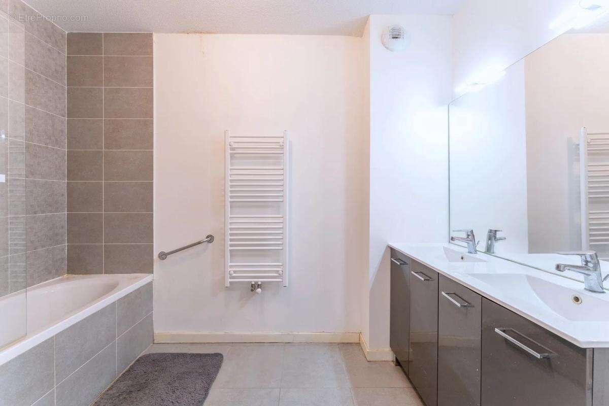 Appartement à PAREMPUYRE