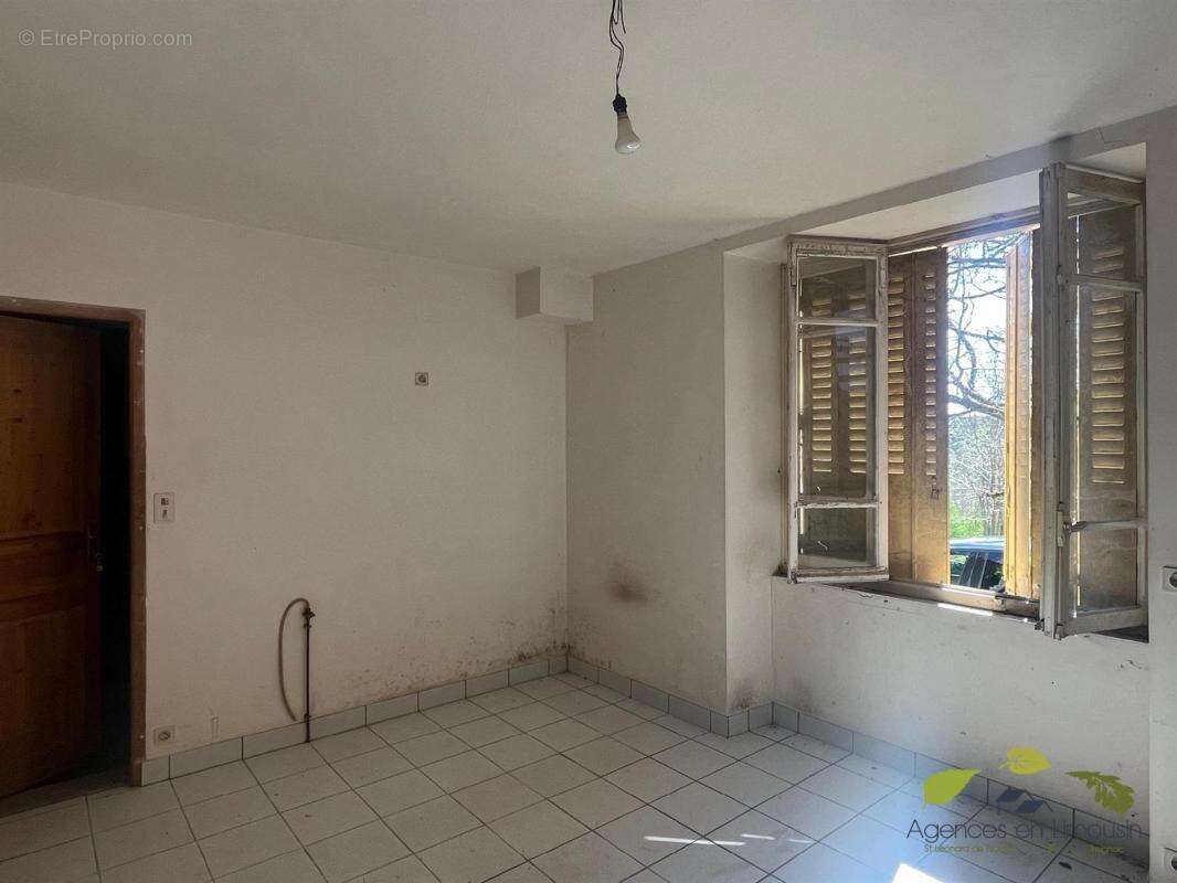 Maison à SAINT-HILAIRE-LES-COURBES