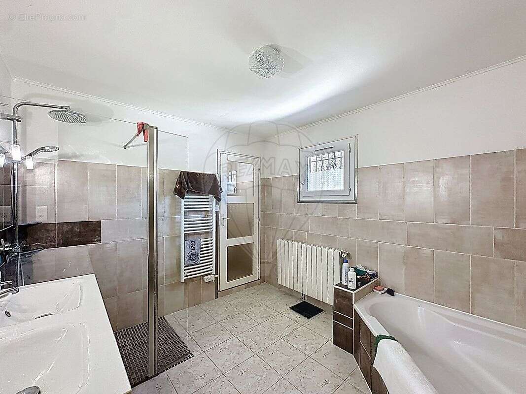 Maison à BOISSET-ET-GAUJAC