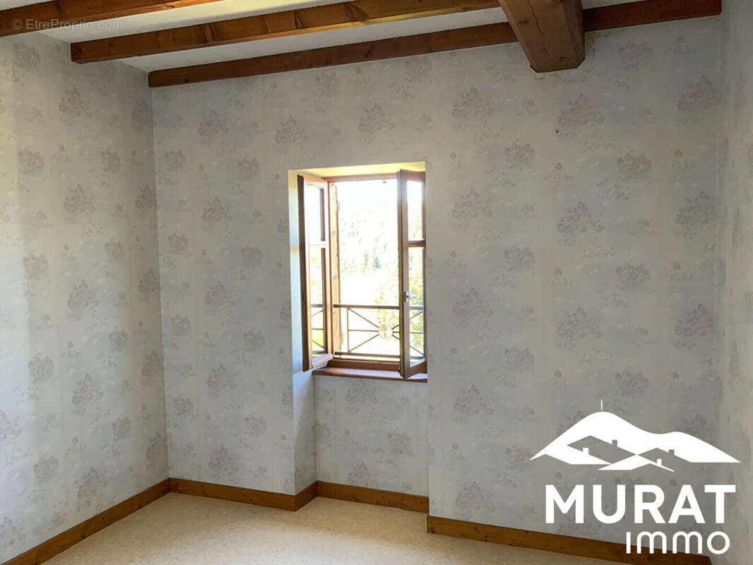 Appartement à CONDAT-LES-MONTBOISSIER