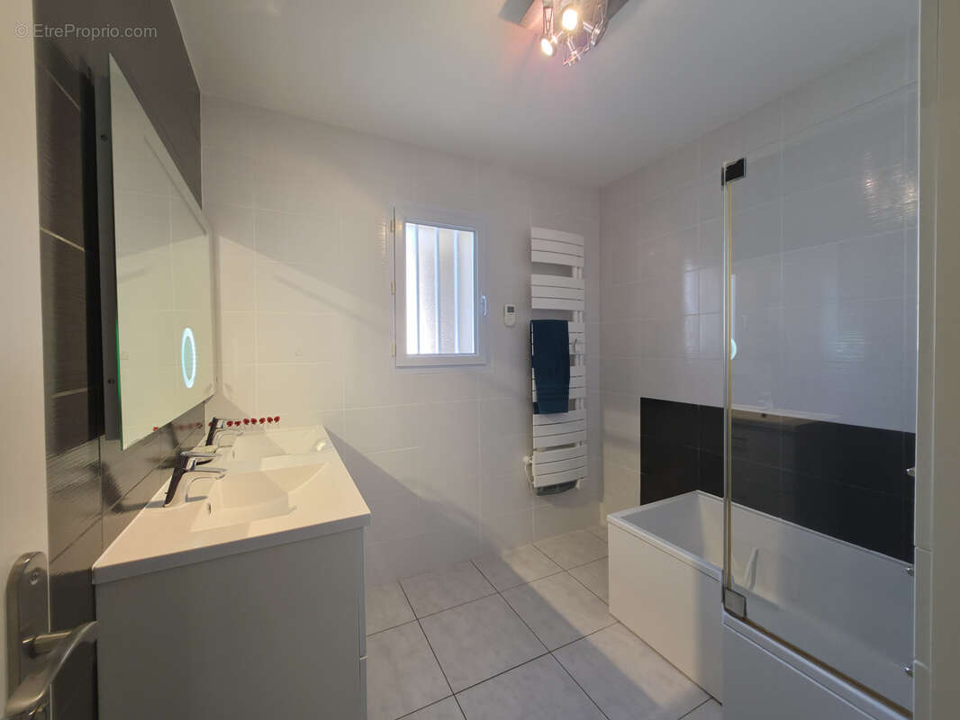 Maison à LE CELLIER