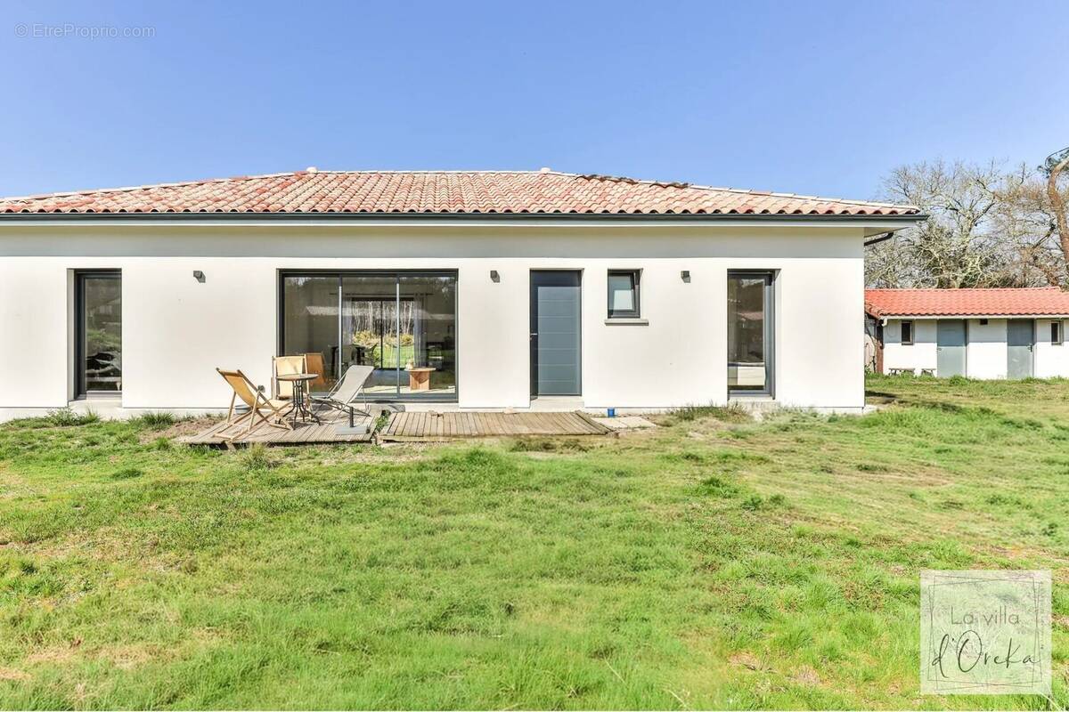 Maison à PARENTIS-EN-BORN