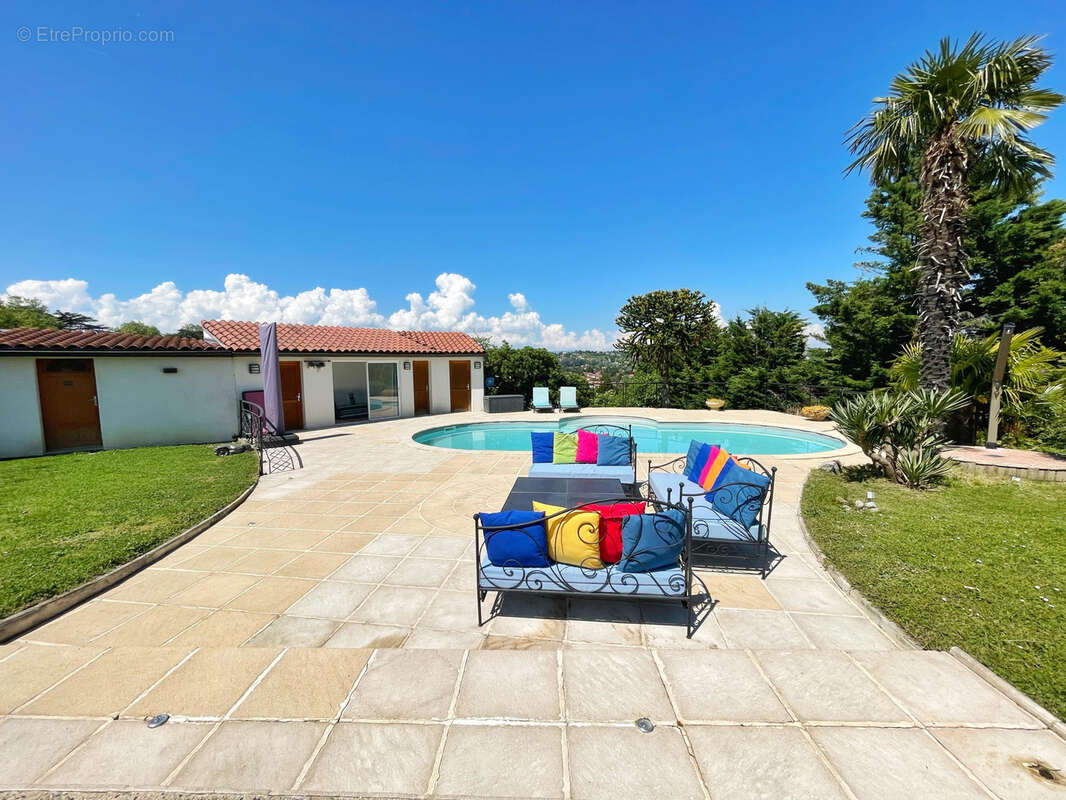 Maison à SAINT-GENIS-LAVAL