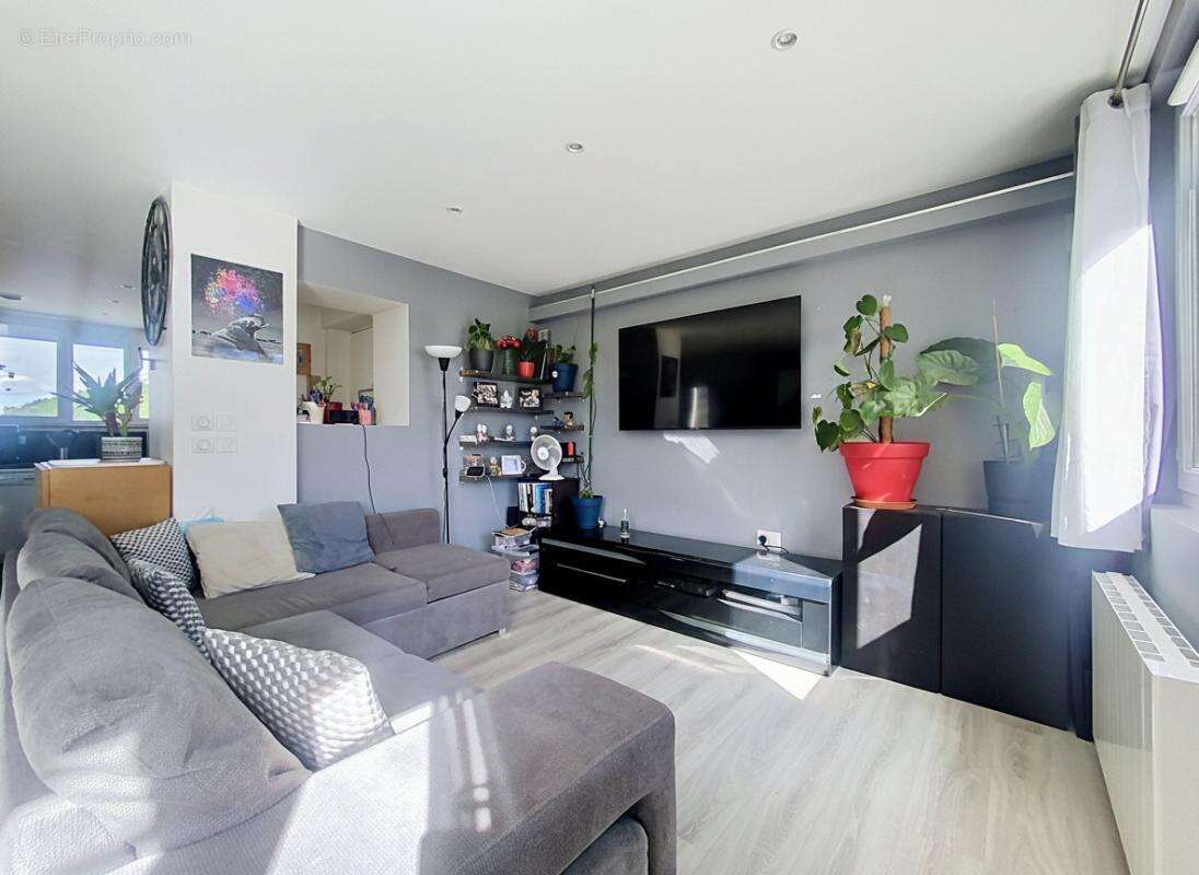 Appartement - 2 Chambres - Dernier étage - Cave - Proche commodités - photo 6