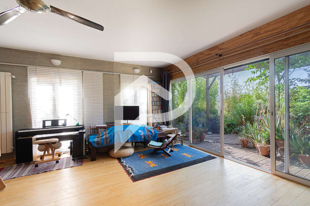 Appartement à MARSEILLE-4E