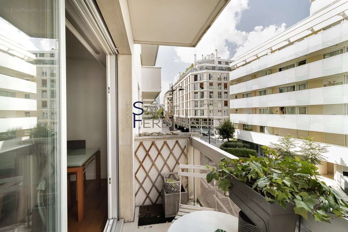 Appartement à PARIS-17E