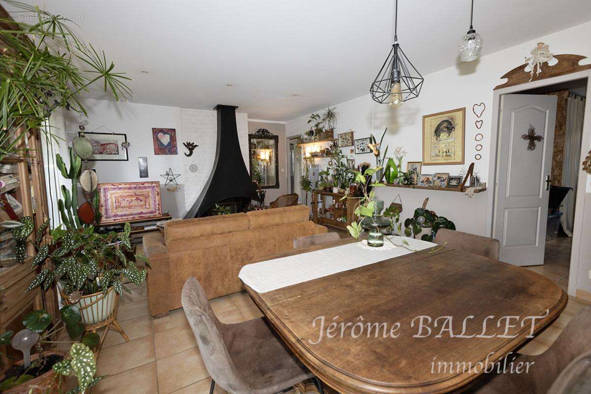 Maison 146 m² à Realmont  - photo 2