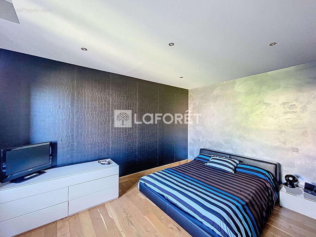 Maison de maître T7 environ 327m² - Jardin et garage en centre-ville - photo 5